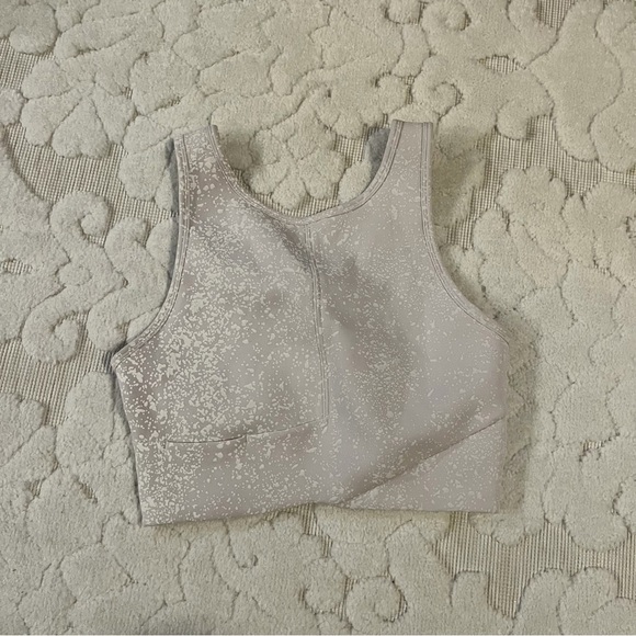 Lululemon reflective woman’s cropped top - Picture 1 of 3